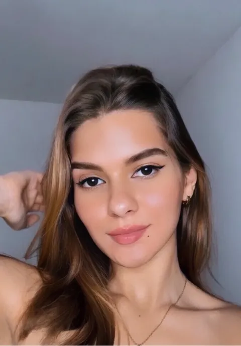 girl on 1on1Chat 1v1 video chat