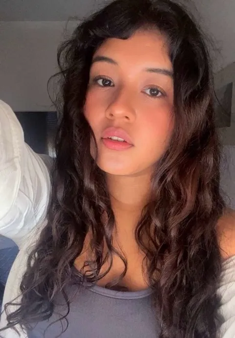 girl on 1on1Chat 1v1 video chat