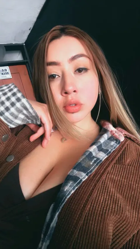 girl on 1on1Chat 1v1 video chat